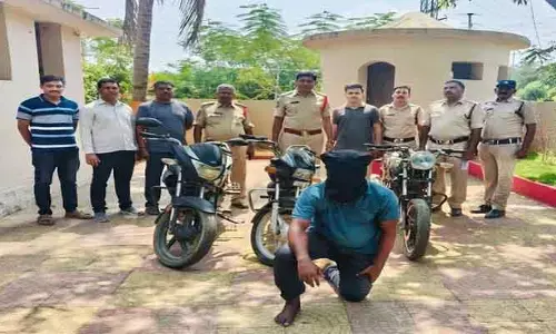 వ‌రుస మోటార్ సైకిల్ దొంగ‌త‌నాలు చేస్తున్న దొంగ అరెస్ట్