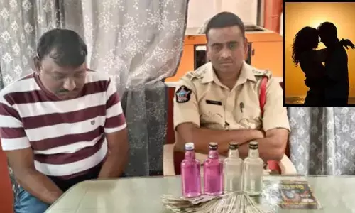 ప్రేమ జంటను లంచం అడిగి ఏసీబీకి చిక్కిన ఎస్సై