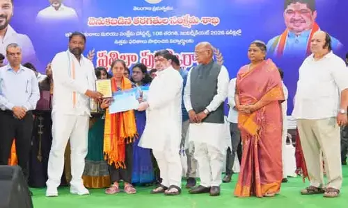 గురుకులాల్లో విద్యార్థులు100% ఉత్తీర్ణత సాధించాలి.. బీసీలు అన్ని రంగాల్లో ముందు ఉండాలి : మంత్రి వాకిటి శ్రీహరి
