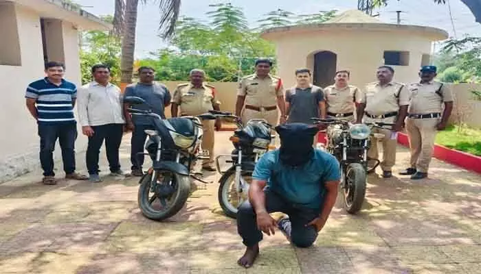 వరుస మోటార్ సైకిల్ దొంగతనాలు చేస్తున్న దొంగ అరెస్ట్ వరుస మోటార్ సైకిల్ దొంగతనాలు చేస్తున్న దొంగ అరెస్ట్