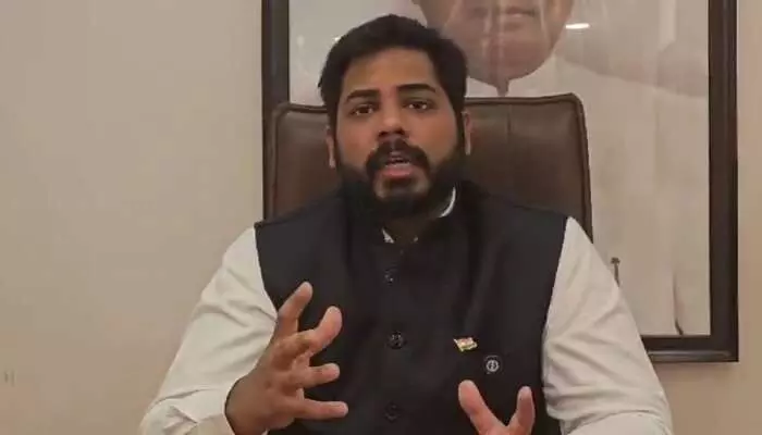 మా దిక్కు దళితులు ఉన్నారని వడ్లు కొంటలేరా.. ఎంపీ గడ్డం వంశీ కృష్ణ సంచలన వ్యాఖ్యలు మా దిక్కు దళితులు ఉన్నారని వడ్లు కొంటలేరా.. ఎంపీ గడ్డం వంశీ కృష్ణ సంచలన వ్యాఖ్యలు