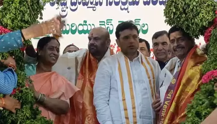 బ్రాహ్మణుల సంక్షేమానికి ప్రభుత్వం కట్టుబడి ఉంది : మంత్రి శ్రీధర్ బాబు బ్రాహ్మణుల సంక్షేమానికి ప్రభుత్వం కట్టుబడి ఉంది : మంత్రి శ్రీధర్ బాబు
