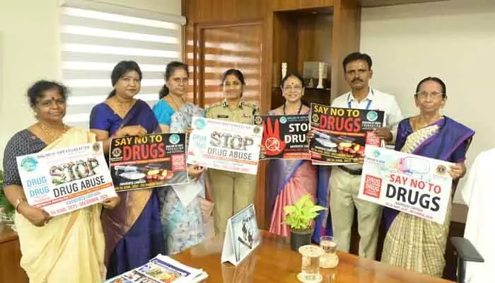 యువత డ్రగ్స్ కి దూరంగా ఉండాలి : సీపీ బి. సుమతి యువత డ్రగ్స్ కి దూరంగా ఉండాలి : సీపీ బి. సుమతి