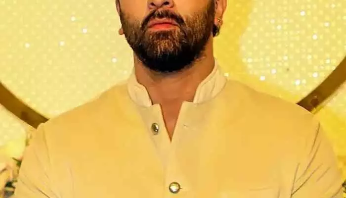 అయోధ్యలో స్థలం కొనుగోలు చేసిన బడా హీరో.. ఎన్ని కోట్లో తెలుసా..? అయోధ్యలో స్థలం కొనుగోలు చేసిన బడా హీరో.. ఎన్ని కోట్లో తెలుసా..?