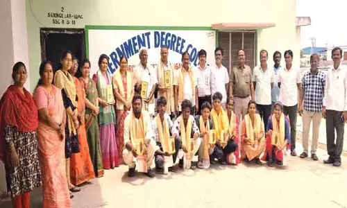 గ్రంధాలయాలు విద్యార్థుల  భవిష్యత్తుకు బంగారు బాటలు