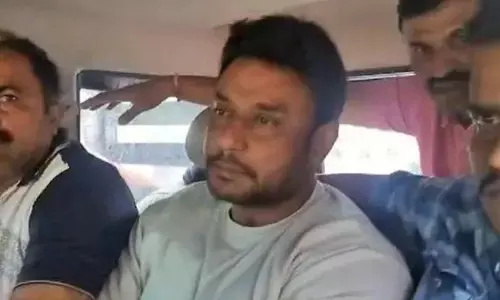 ప్రముఖ నటుడు దర్శన్‌కు సుప్రీంకోర్టులో చుక్కెదురు.. మరో ఏడాది పాటు జైలులోనే!