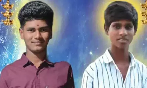 ఈత‌కు వెళ్లి ఇద్ద‌రు బాలురు మృతి