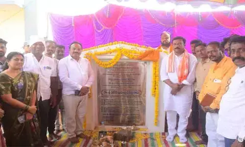 ప్రజలను మోసం చేస్తున్న ప్రభుత్వం