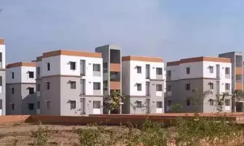 డబుల్ ఇళ్ల డ్రాపై దుమారం