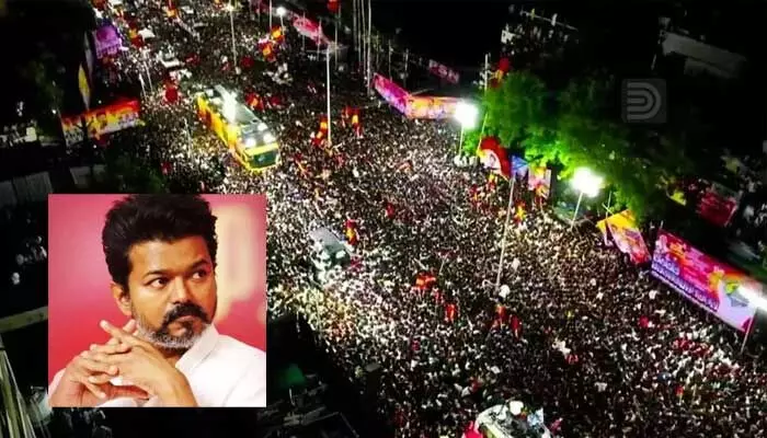 విజయ్ నా కాళ్లపై పడ్డారు : కరూర్ బాధితురాలు విజయ్ నా కాళ్లపై పడ్డారు : కరూర్ బాధితురాలు