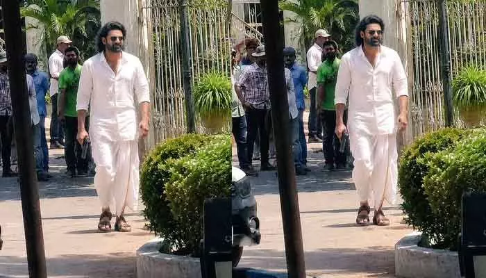 ఏమున్నాడ్రా బాబూ.. సోషల్ మీడియాను షేక్ చేస్తున్న ప్రభాస్ ‘స్పిరిట్’ లుక్! ఏమున్నాడ్రా బాబూ.. సోషల్ మీడియాను షేక్ చేస్తున్న ప్రభాస్ ‘స్పిరిట్’ లుక్!