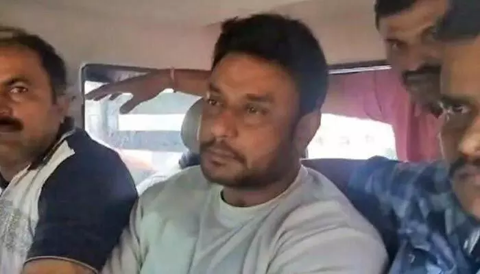 ప్రముఖ నటుడు దర్శన్కు సుప్రీంకోర్టులో చుక్కెదురు.. మరో ఏడాది పాటు జైలులోనే! ప్రముఖ నటుడు దర్శన్కు సుప్రీంకోర్టులో చుక్కెదురు.. మరో ఏడాది పాటు జైలులోనే!