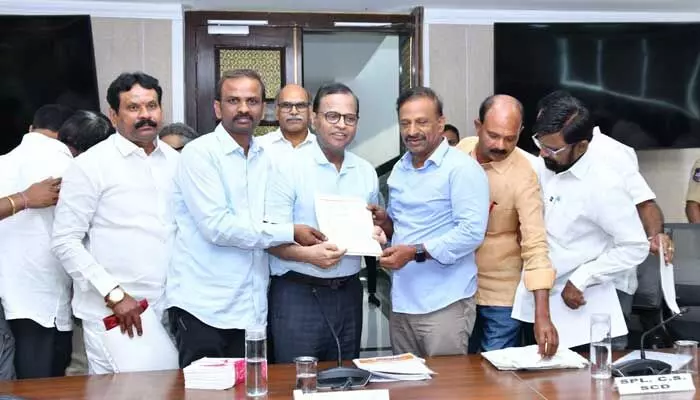 బదిలీల నిషేధం నుంచి మినహాయింపు ఇవ్వండి: జాయింట్ స్టాఫ్ కౌన్సిల్కి ట్రెసా వినతి బదిలీల నిషేధం నుంచి మినహాయింపు ఇవ్వండి: జాయింట్ స్టాఫ్ కౌన్సిల్కి ట్రెసా వినతి