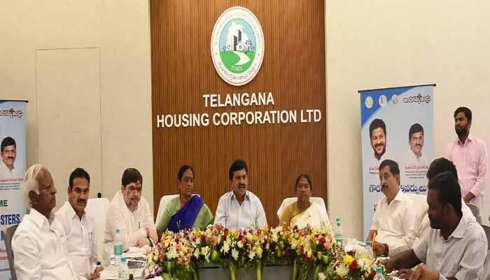 ఇందిరమ్మ ఇండ్ల మంజూరు నిరంతర ప్రక్రియ : మంత్రి పొంగులేటి శ్రీనివాసరెడ్డి ఇందిరమ్మ ఇండ్ల మంజూరు నిరంతర ప్రక్రియ : మంత్రి పొంగులేటి శ్రీనివాసరెడ్డి