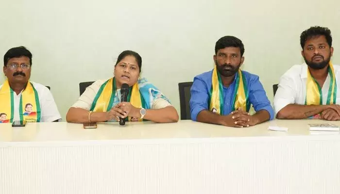 ఫామ్ హౌస్ స్క్రిప్టులతో జబర్దస్త్ స్కిట్స్ ఆపండి.. ఆర్ఎస్ ప్రవీణ్పై టీఆర్ఎస్ ఫైర్ ఫామ్ హౌస్ స్క్రిప్టులతో జబర్దస్త్ స్కిట్స్ ఆపండి.. ఆర్ఎస్ ప్రవీణ్పై టీఆర్ఎస్ ఫైర్