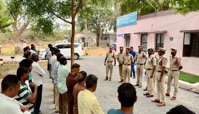 రౌడీయిజం వీడి మంచిగా బతకండి : డీసీపీ అంకిత్ కుమార్ రౌడీయిజం వీడి మంచిగా బతకండి : డీసీపీ అంకిత్ కుమార్