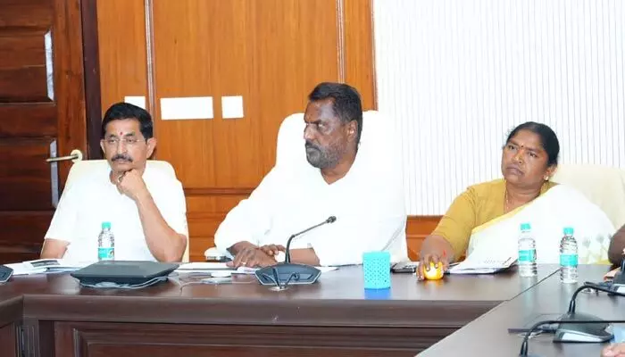 అడవి నుంచి ఆదాయం: తెలంగాణ సర్కార్ ‘ఇప్ప పువ్వు ప్రాజెక్ట్’.. మంత్రుల కీలక వ్యాఖ్యలు అడవి నుంచి ఆదాయం: తెలంగాణ సర్కార్ ‘ఇప్ప పువ్వు ప్రాజెక్ట్’.. మంత్రుల కీలక వ్యాఖ్యలు