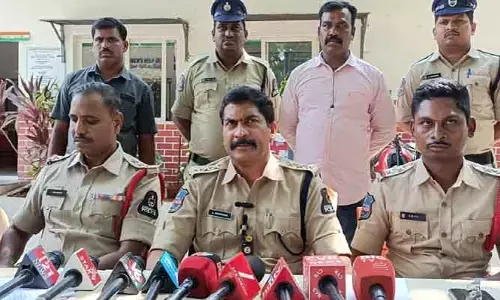 అంత‌ర్రాష్ట్ర మొబైల్ చోరీ ముఠా గుట్టుర‌ట్టు