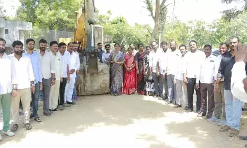 చందనం చెరువులో గుర్రపు డెక్క తొలగింపు కార్యక్రమం