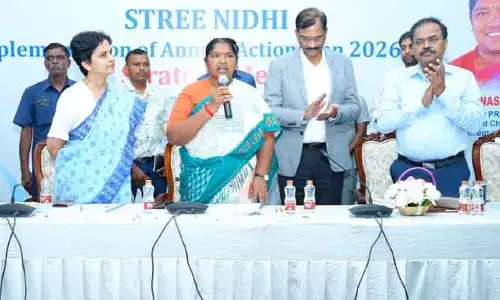 మహిళల ఆర్థిక స్వావలంబనకు స్త్రీనిధి బలమైన వేదిక : మంత్రి సీతక్క