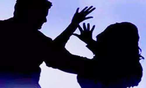 అనుమానంతో  భార్య‌పై ఇనుప రాడ్డుతో దాడి