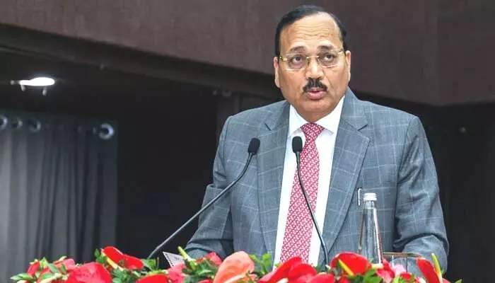 ‘బొద్దింకల వంటి నిరుద్యోగుల వ్యాఖ్యలు’ : క్లారిటీ ఇచ్చిన సుప్రీంకోర్టు సీజేఐ ‘బొద్దింకల వంటి నిరుద్యోగుల వ్యాఖ్యలు’ : క్లారిటీ ఇచ్చిన సుప్రీంకోర్టు సీజేఐ