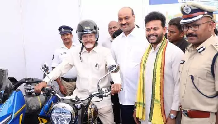 Ap: మన భద్రతే.. మన కుటుంబానికి శ్రీరామరక్ష..! Ap: మన భద్రతే.. మన కుటుంబానికి శ్రీరామరక్ష..!