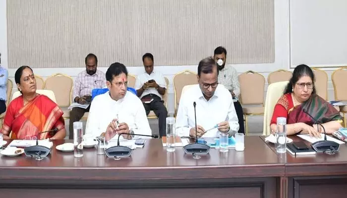 కాళేశ్వరంలో సరస్వతీ అంత్య పుష్కరాలు.. ప్రభుత్వం పకడ్బందీ ఏర్పాట్లు: అధికారుల సమీక్ష కాళేశ్వరంలో సరస్వతీ అంత్య పుష్కరాలు.. ప్రభుత్వం పకడ్బందీ ఏర్పాట్లు: అధికారుల సమీక్ష