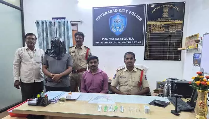 ఇంటర్ ఫెయిల్.. ఏడాదిగా డాక్టర్ గా చలామణి..! ఇంటర్ ఫెయిల్.. ఏడాదిగా డాక్టర్ గా చలామణి..!