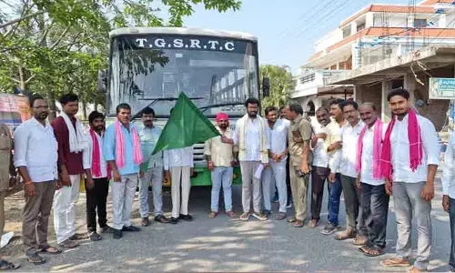 పచ్చజెండా ఊపి బస్సును ప్రారంభించిన బోథ్ ఎమ్మెల్యే అనిల్ జాదవ్