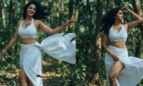 Jyothi Poorvaj: అడవిలో అందాల ఆరబోతతో రెచ్చిపోయిన సీరియల్ నటి