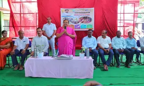 చదువుతో పాటుగా ఉన్నత విలువలు నేర్పించాలి