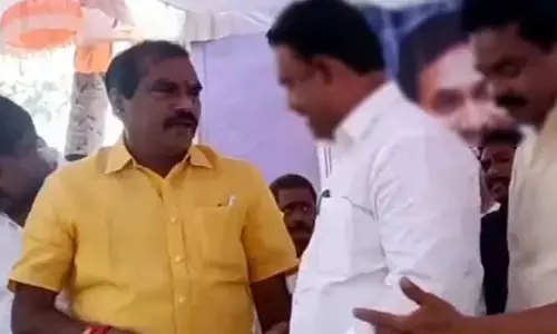రోడ్డు నిర్మాణంపై వైసీపీ నేతల వాగ్వాదం.. దిమ్మ తిరిగే హామీ ఇచ్చిన మంత్రి