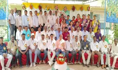 విద్యార్థుల విజయాలతో గర్వపడుతున్న గురువులు