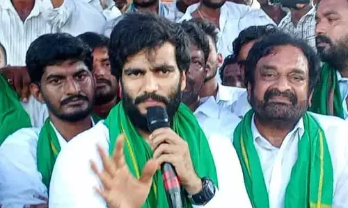 మొక్కజొన్న దళారి ధూళిపాళ్ల: బైరెడ్డి సిద్ధార్థ రెడ్డి