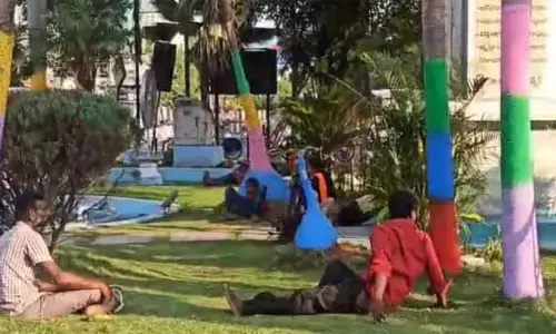 గ్లూ మత్తులో తూలుతున్న యువత.. ఆందోళనలో ప్రజలు