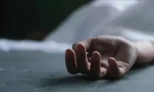 అద్దె ఇంట్లో ఉరి వేసుకుని వివాహిత ఆత్మహత్య