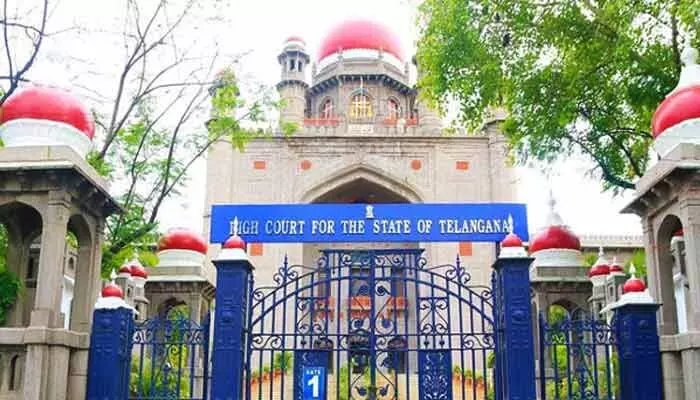 బండి భగీరథ్ కేసులో హైకోర్టు జడ్జిపై సోషల్ మీడియా ట్రోలింగ్.. పోలీసుల కేసు నమోదు బండి భగీరథ్ కేసులో హైకోర్టు జడ్జిపై సోషల్ మీడియా ట్రోలింగ్.. పోలీసుల కేసు నమోదు