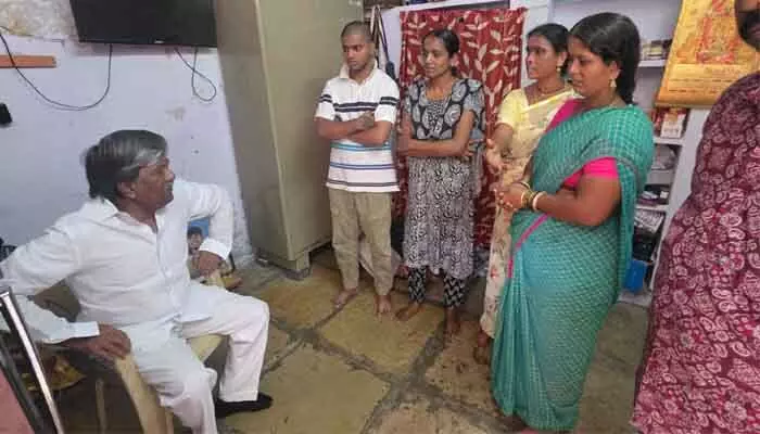 మాకు అండగా ఉన్న ఒక్క కొడుకుని హత్య చేశారు మాకు అండగా ఉన్న ఒక్క కొడుకుని హత్య చేశారు