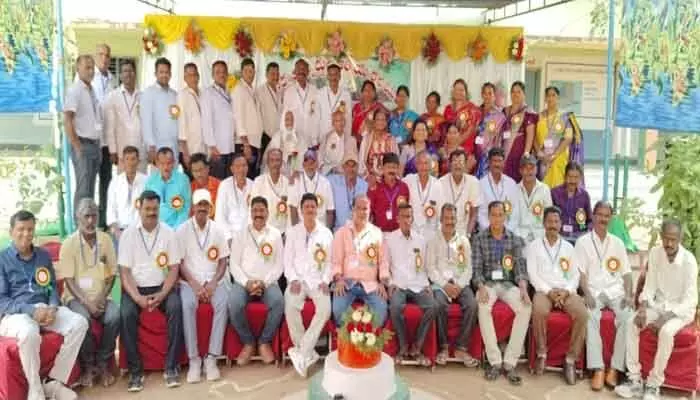 విద్యార్థుల విజయాలతో గర్వపడుతున్న గురువులు విద్యార్థుల విజయాలతో గర్వపడుతున్న గురువులు
