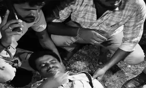 విధులు ముగించుకుని వస్తుండగా ప్రమాదం.. కానిస్టేబుల్‌ను ఢీకొట్టిన బైక్!