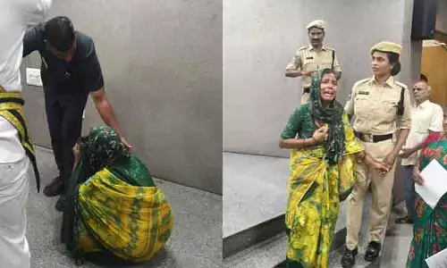 ‘కాళ్లు మొక్కుతా బాంచన్.. ఆదుకోండి’.. ప్రజావాణిలో మహిళ కన్నీరు!