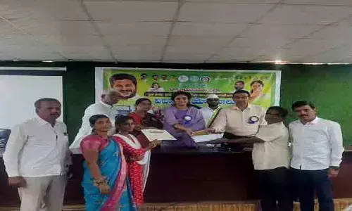 ప‌ట్టుద‌ల ఉంటే సాధించనిదంటూ  ఏమి లేదు :  క‌లెక్ట‌ర్ సీహెచ్ ప్రియాంక‌