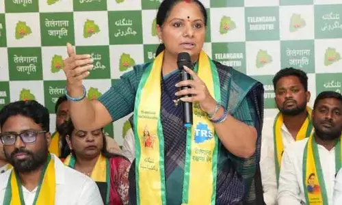నెలరోజులు టీఆర్ఎస్ జెండా పండుగ