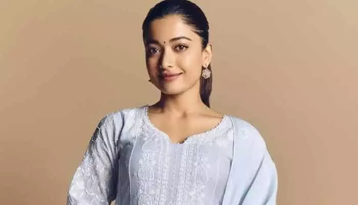 వాడి గర్వం అణచడానికే ఆ పని చేశా.. అసలు వషయాన్ని చెప్తూ రష్మిక షాకింగ్ కామెంట్స్ వాడి గర్వం అణచడానికే ఆ పని చేశా.. అసలు వషయాన్ని చెప్తూ రష్మిక షాకింగ్ కామెంట్స్