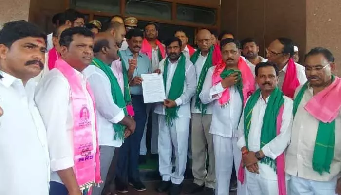 హెలికాప్టర్ లేకపోతే మంత్రి ఉత్తమ్ కాలు కదపడం లేదు: జగదీష్ రెడ్డి సెటైర్ హెలికాప్టర్ లేకపోతే మంత్రి ఉత్తమ్ కాలు కదపడం లేదు: జగదీష్ రెడ్డి సెటైర్