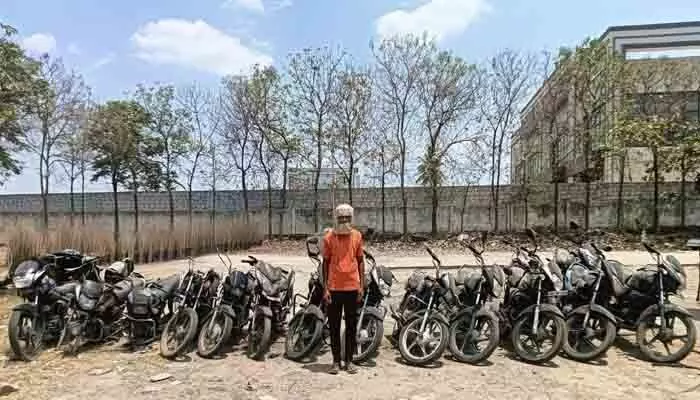 బీ.ఎన్.రెడ్డినగర్ లో వాహనాల తనిఖీల్లో ఘరానా బైకు దొంగ అరెస్ట్ బీ.ఎన్.రెడ్డినగర్ లో వాహనాల తనిఖీల్లో ఘరానా బైకు దొంగ అరెస్ట్