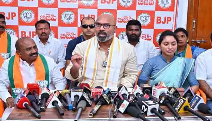 ఎమ్మెల్యే సంజయ్ కమర్షియల్ కరప్టెడ్ లీడర్ ఎమ్మెల్యే సంజయ్ కమర్షియల్ కరప్టెడ్ లీడర్