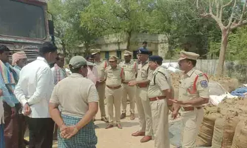 మాడ్గుల మండల కేంద్రంలో డీసీపీ ఆకస్మిక తనిఖీలు