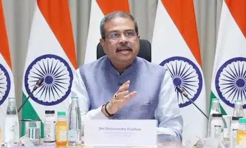 నీట్ రీ-ఎగ్జామ్‌పై కేంద్ర మంత్రి ధర్మేంద్ర ప్రధాన్ ఉన్నతస్థాయి సమీక్ష.. అధికారులకు సంచలన ఆదేశాలు